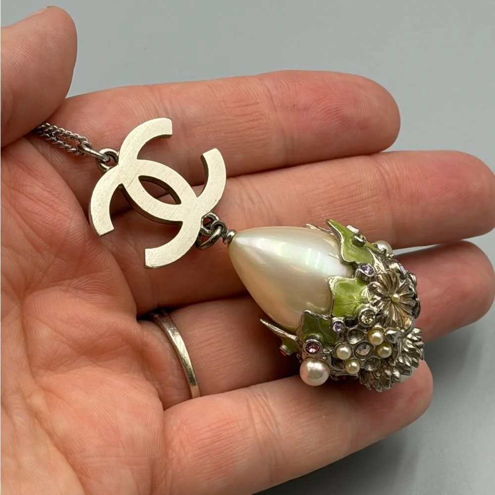 Chanel Silver-Tone CC Pearl Drop Necklace with Floral Gem Detail - Picture 3 of 8